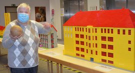 Angelika Kelch für dem Lego-Gebäude Paulinum