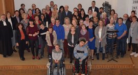 Mitarbeitende der Stiftung kreuznacher diakonie erhalten das goldene Kronenkreuz