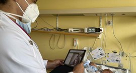 Kontakt zur Kinderintensivstation im Diakonie Krankenhaus über Tablet