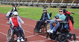 Vier junge Männer im Rollstuhl beim Sportfest der Bethesda Schule, Stiftung kreuznacher diakonie
