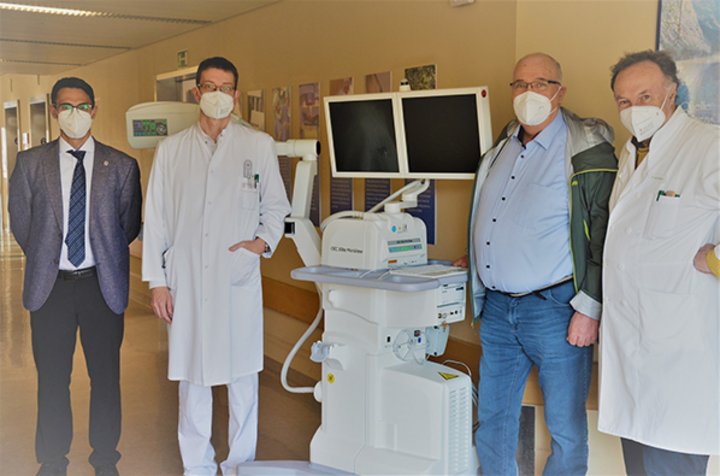 ßbergabe eines mobilen Hand-Röntgengerätes im Diakonie Krankenhaus