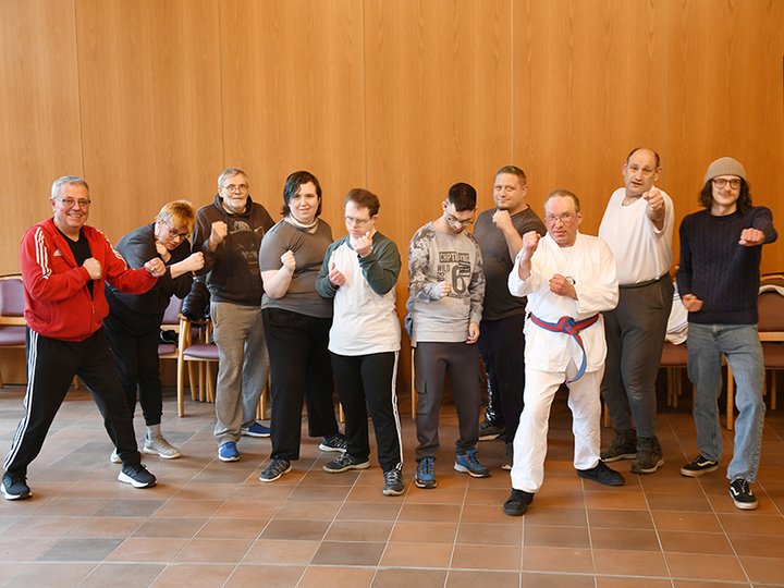 Taekwondo-Training für Menschen mit Behinderung auf der Asbacher Hütte der Stiftung kreuznacher diakonie