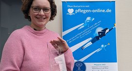 Carolin Totten erhielt den Pflegepreis 2022 Fachweiterbildung