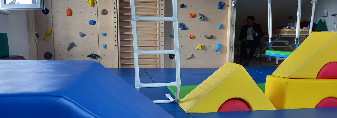 Spiel- und Klettermöglichkeiten in der Besuchsstelle Kirn des Sozialpädiatrischen Zentrums der Stiftung kreuznacher diakonie